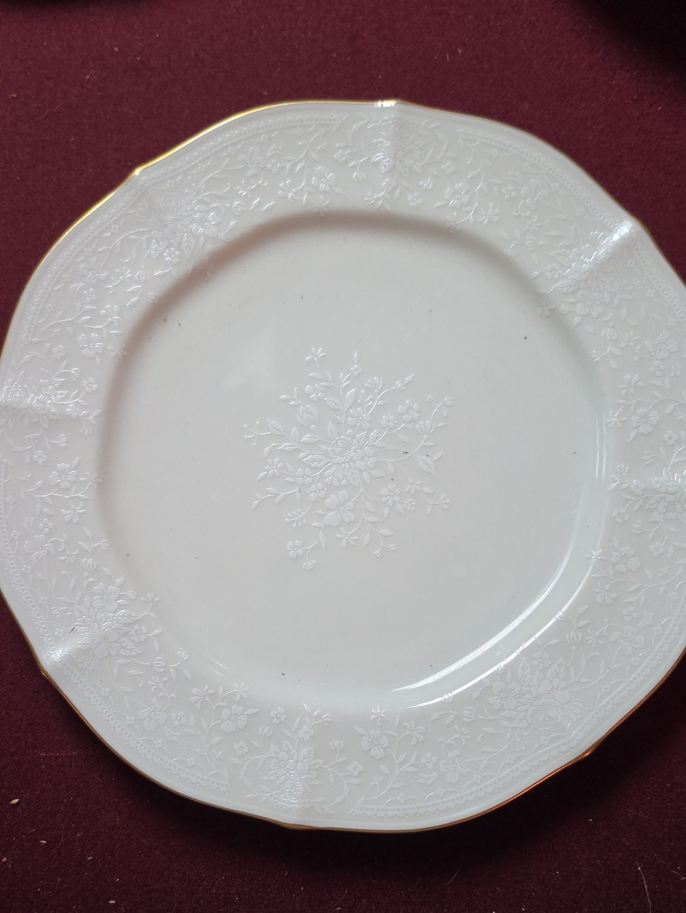 Noritake White Dinner Plate with Gold Trim